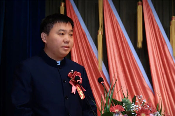 製藥股份董事長李昆作報告